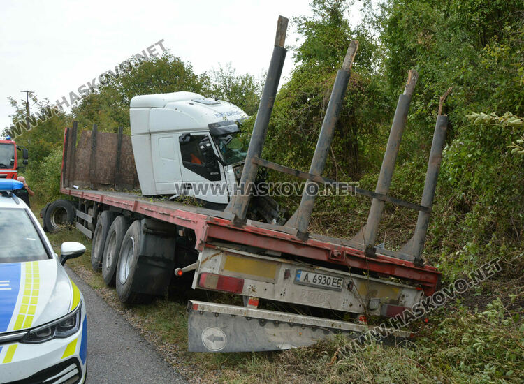 Тираджия пострада при катастрофа в канавка
