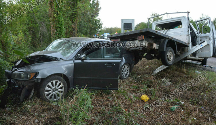 7 души пострадаха при катастрофа между кола и камион на „АБ“