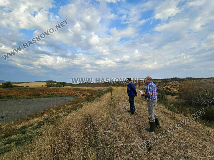 Обход на язовирите в Хасковско. Комисията се натъкна на изцяло празни водоеми