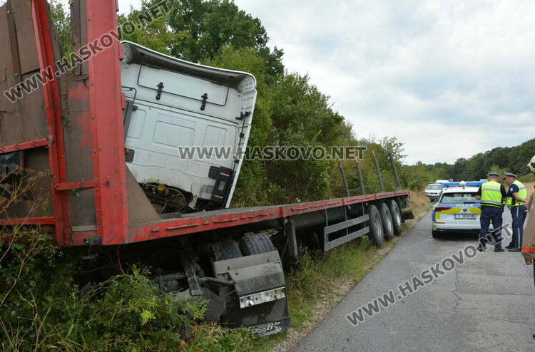 Тираджия пострада при катастрофа в канавка