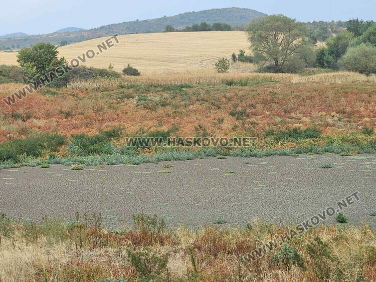 Обход на язовирите в Хасковско. Комисията се натъкна на изцяло празни водоеми