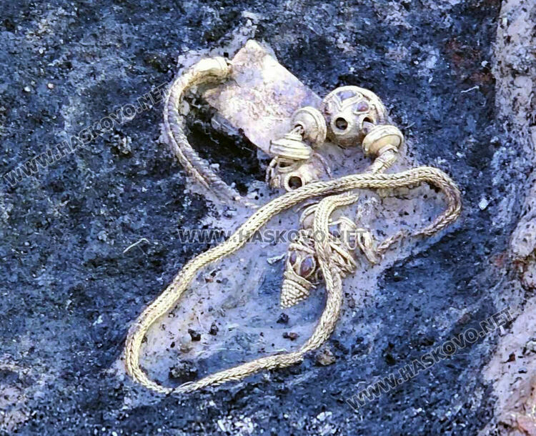 Археолози разкриха уникални златни находки в тополовградско село