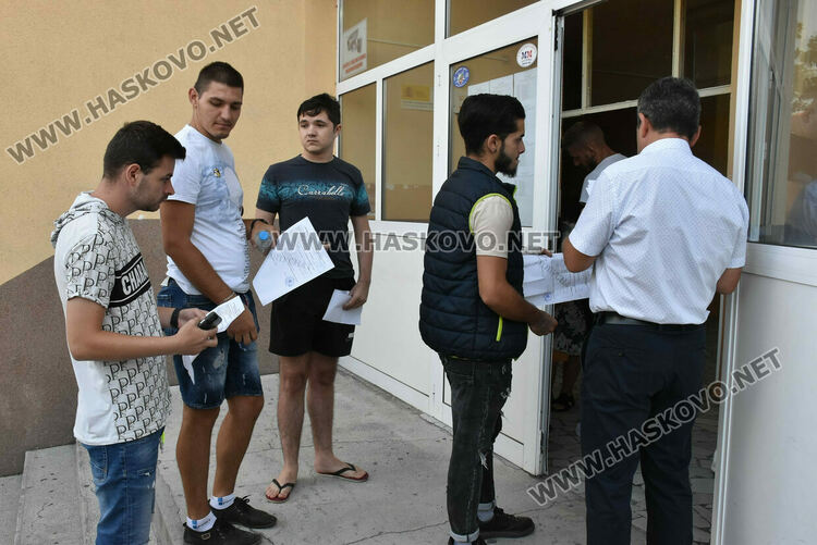 257 зрелостници се явиха на поправителната матура по български език и литература в Хасковско