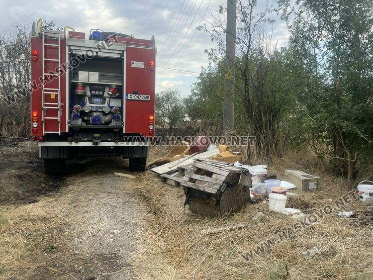 Спряха пожар край къщи, магазин и цех в „Болярово“ 