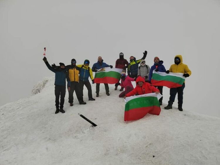 Първомайци стъпиха на библейския връх Арарат