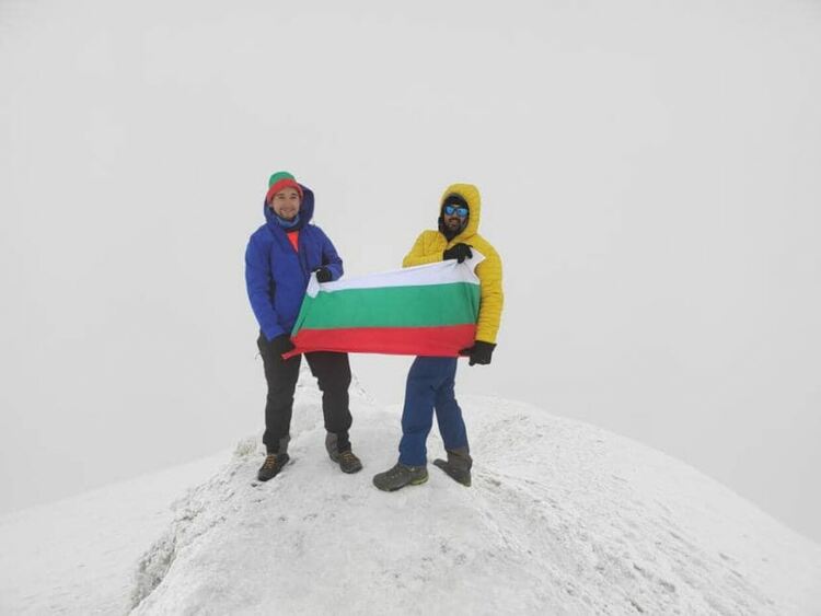 Първомайци стъпиха на библейския връх Арарат