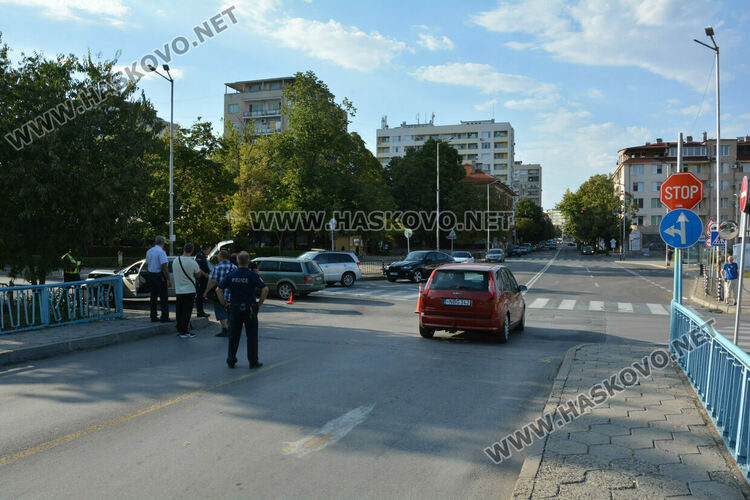 Водач пострада при катастрофа на „Лебеда“