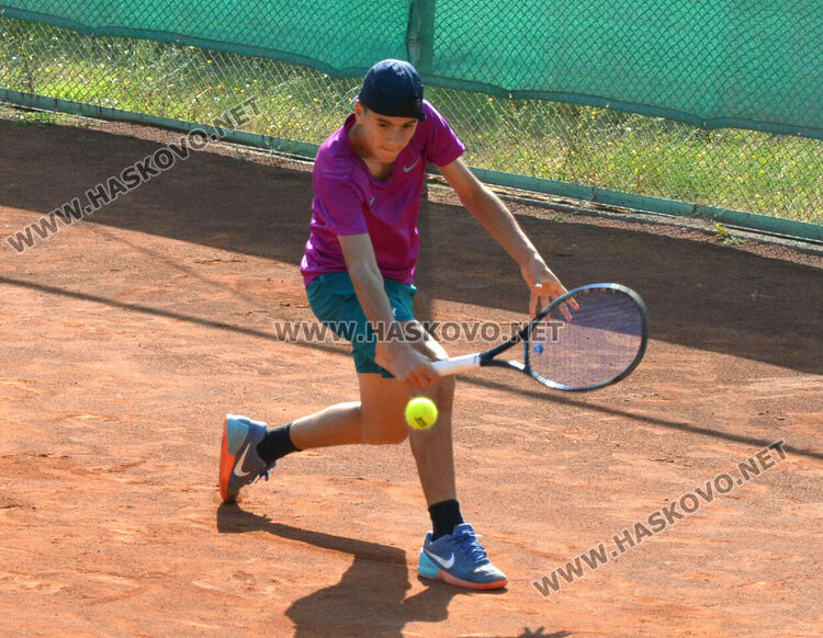 Бонев и Пападополу триумфираха в битките на сингъл на тенис турнира „Haskovo cup“