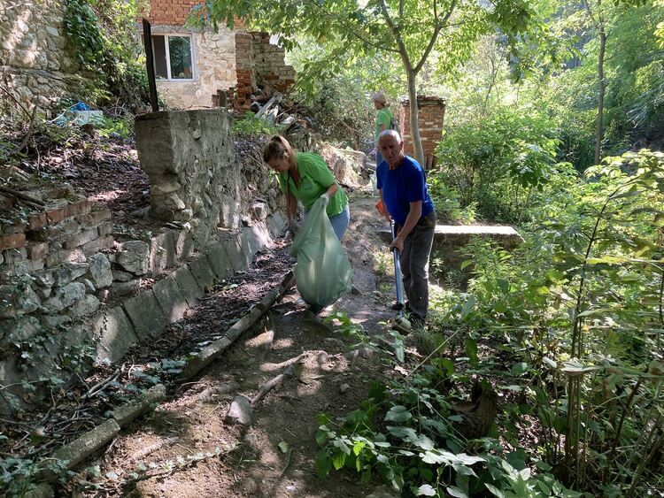 Съвместни акции по почистване на нерегламентирани сметища в Асеновград и Куклен