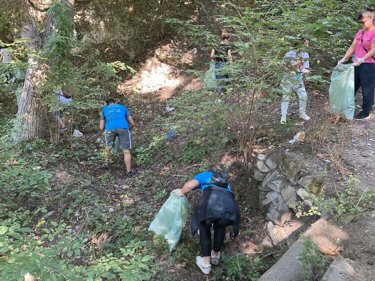 Съвместни акции по почистване на нерегламентирани сметища в Асеновград и Куклен