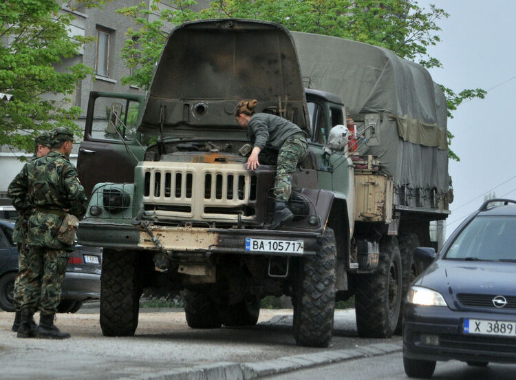 Сухопътни войски търсят 290 военнослужещи