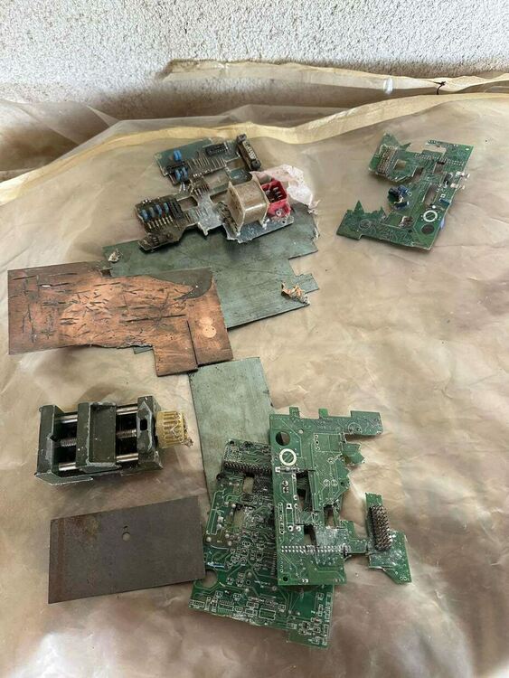 Пловдивски полицаи задържаха жена и двама мъже за източване на чужди банкови сметки 