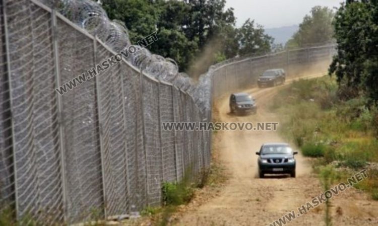 Осигуряват скенери за фалшиви документи и друга техника за борба с мигрантите 