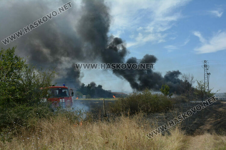 Затвориха два главни пътя към Димитровград и Пловдив заради пожара