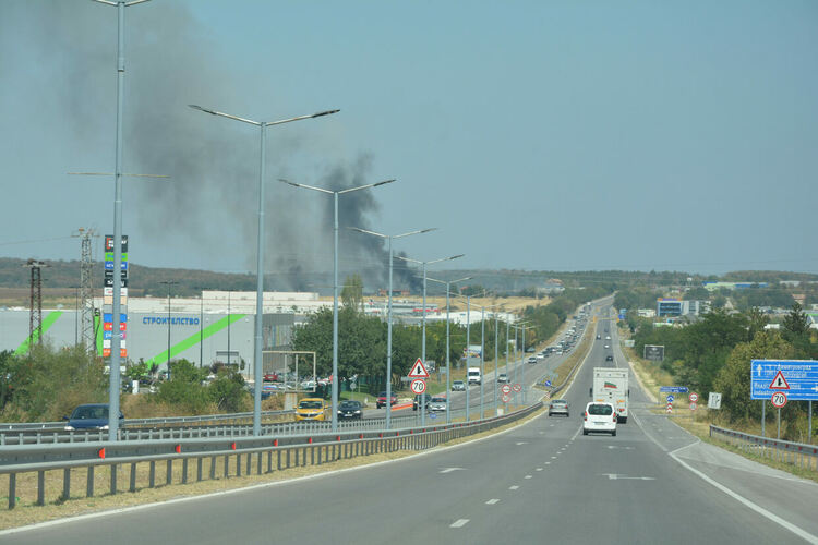 Пожарът, обхванал над 500 декара, вече е овладян