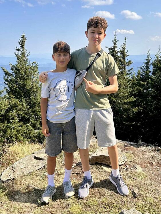 Тони и Христо въпреки, че живеят в различни държави са приятели от съвсем малки