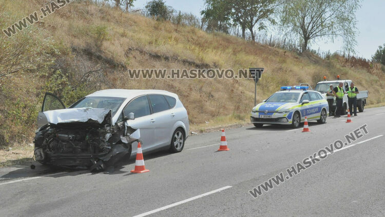 Дете и жена пострадаха при катастрофа на околовръстния път край Хасково