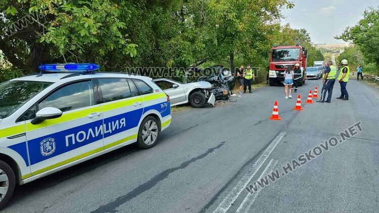 С опасност за живота е една от ранените жени в челния удар край Конуш  