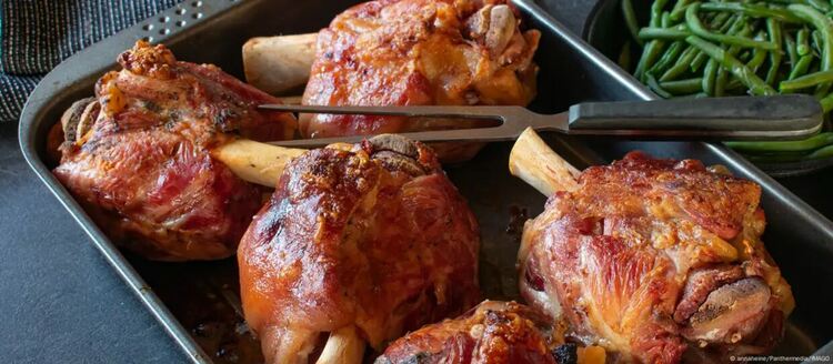 Месото е влязло в диетата на хората преди около 2,4 милиона години, предполагат учени