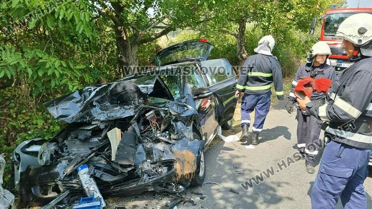 С опасност за живота е една от ранените жени в челния удар край Конуш  