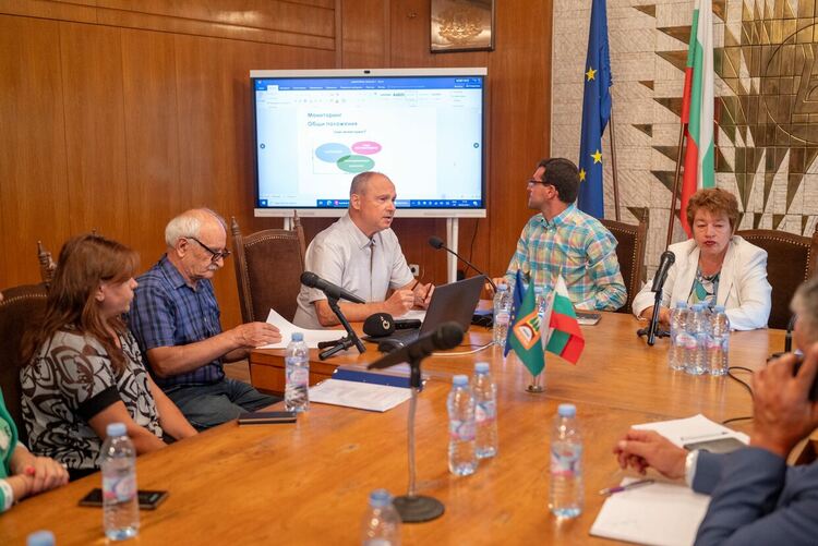 Заради свлачище "Езерата" слизат към Смолян. На кръгла маса институции и академична общност  от ВСУ търсиха решение на проблема