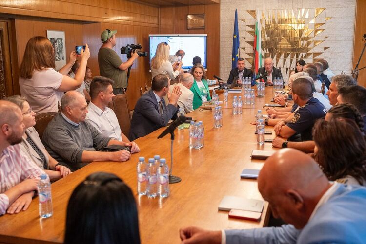 Заради свлачище "Езерата" слизат към Смолян. На кръгла маса институции и академична общност  от ВСУ търсиха решение на проблема