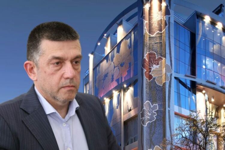 Шефът на Агенция „Митници“ Георги Димов на фона на Хотел „Les Fleurs“ на бул. „Витоша“ в София. Колаж: Mediapool