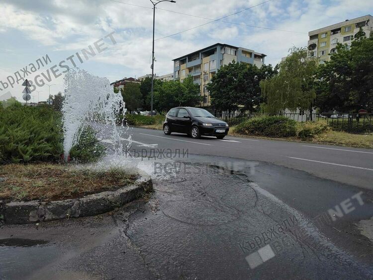 ВиК авария в Кърджали скандализира жителите на града