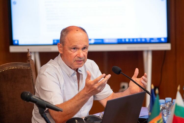 Заради свлачище "Езерата" слизат към Смолян. На кръгла маса институции и академична общност  от ВСУ търсиха решение на проблема