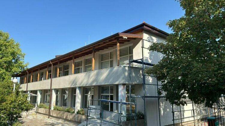 Обновяват топлоизолацията на две детски градини в Момчилград