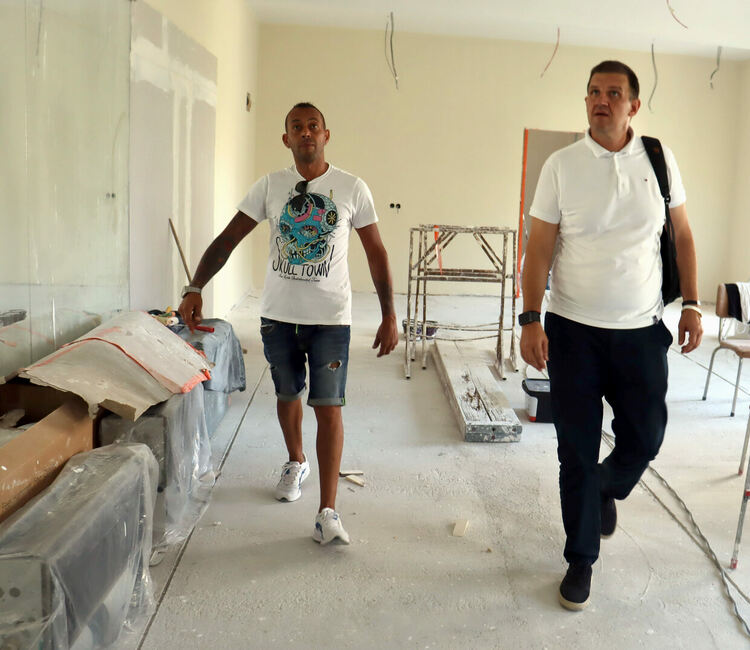 Монтират фотоволтаици на покрива на читалище „Заря“ 