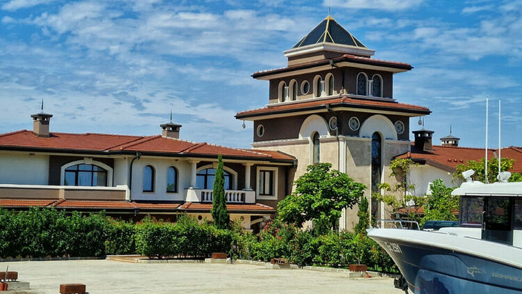 Собственикът на резиденцията в Росенец поиска Доган да я напусне