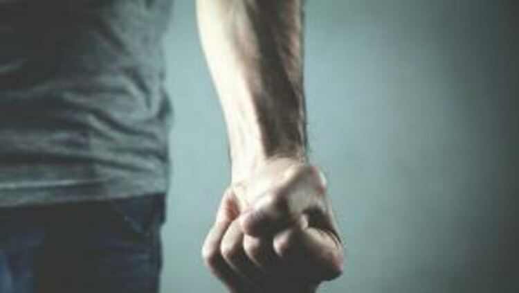 Братя пребиха мъж в Перник