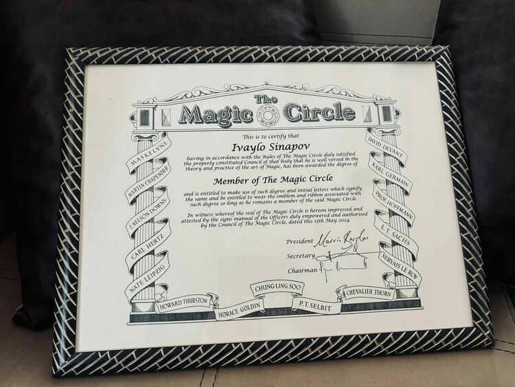 Илюзионистът Ивайло Синапов беше приет в Магическия кръг в Лондон 