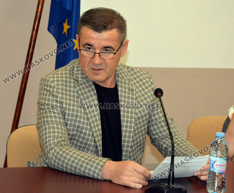 Две ДПС-та искат място в РИК за изборите, решава ЦИК