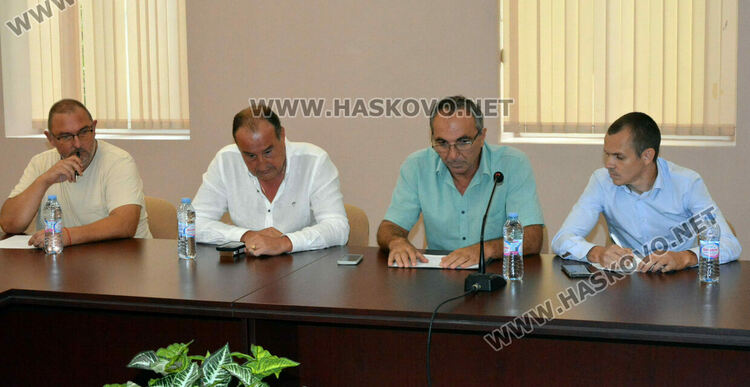 Две ДПС-та искат място в РИК за изборите, решава ЦИК