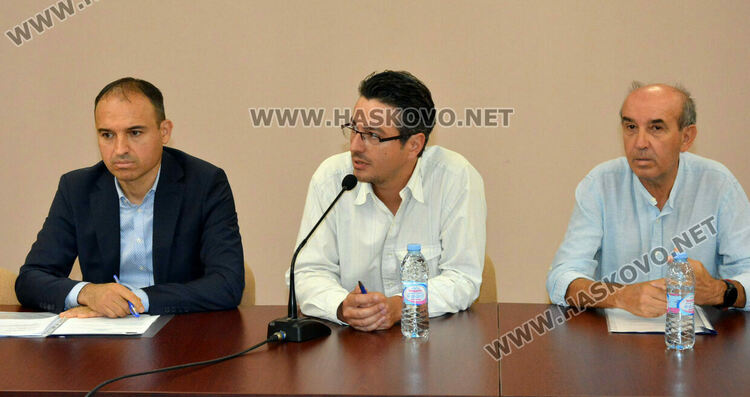 Две ДПС-та искат място в РИК за изборите, решава ЦИК