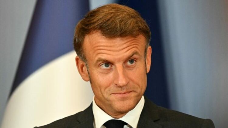 Френски депутати поискаха импийчмънт на президента Еманюел Макрон