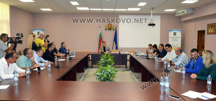 Две ДПС-та искат място в РИК за изборите, решава ЦИК