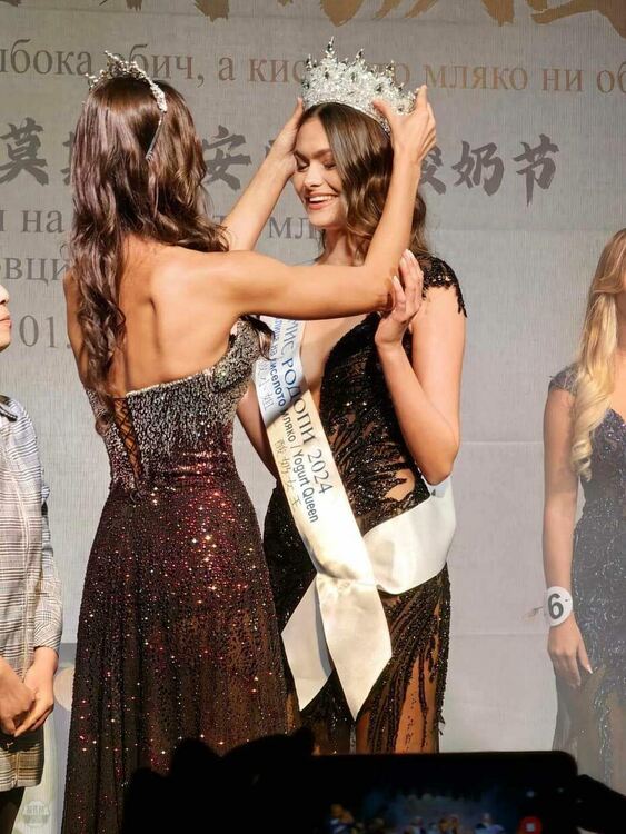 13 красавици се състезаваха за титлата "Мис Родопи", конкурсът е част от Фестивала на киселото мляко