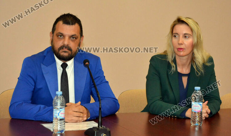 Две ДПС-та искат място в РИК за изборите, решава ЦИК