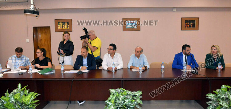 Две ДПС-та искат място в РИК за изборите, решава ЦИК