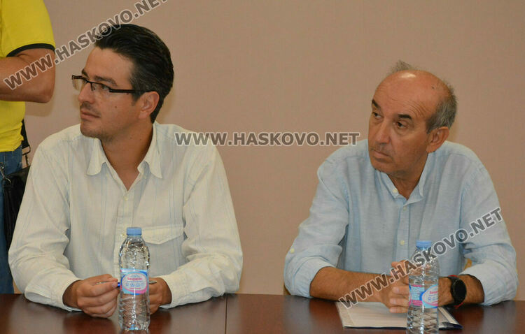 Две ДПС-та искат място в РИК за изборите, решава ЦИК