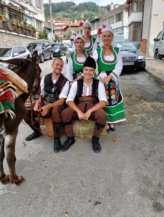 Певческата група от Дълбок извор взе участие във Фестивала на киселото мляко в Момчиловци