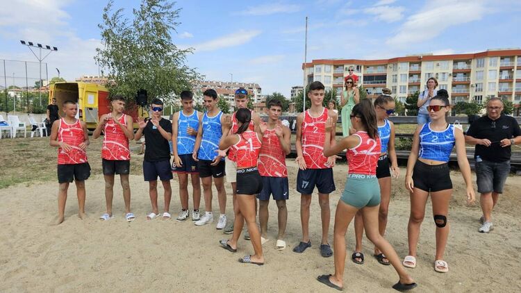 Завърши традиционният  турнир по плажен волейбол за юноши и девойки  за купа "ЕМОНА” в Кърджали.