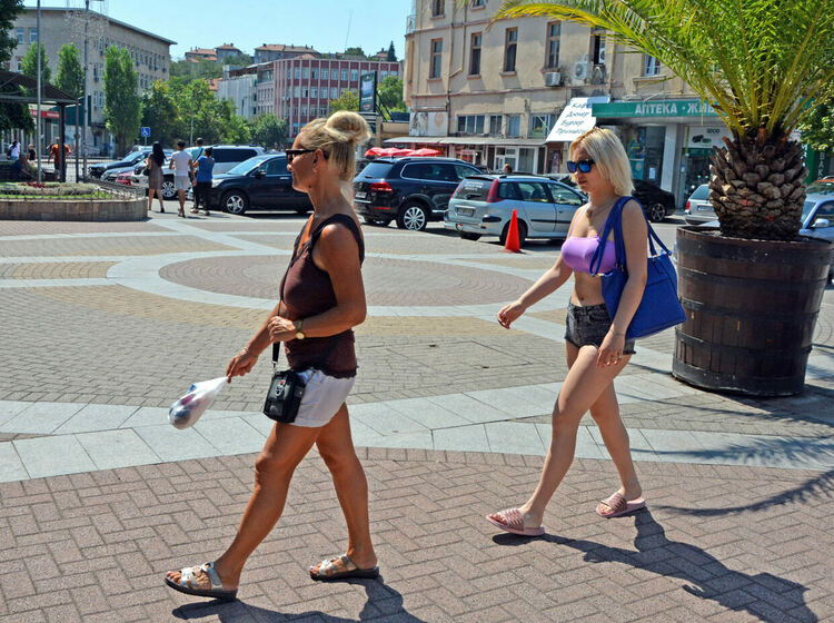 Слънчево, със съвсем малко облаци и без дъжд