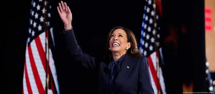 Камала Харис на партийния конгрес в Чикаго