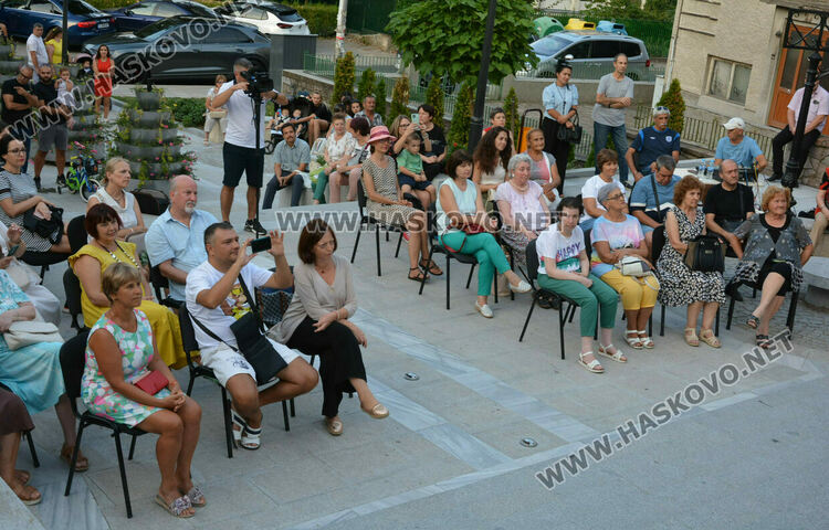 Любими композитори звучаха на подхода към Монумента на Богородица