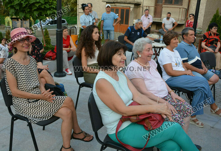 Любими композитори звучаха на подхода към Монумента на Богородица