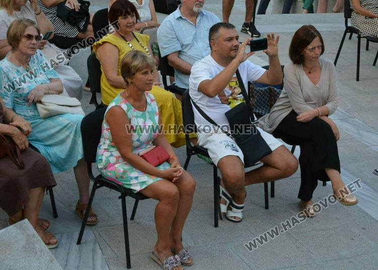 Любими композитори звучаха на подхода към Монумента на Богородица